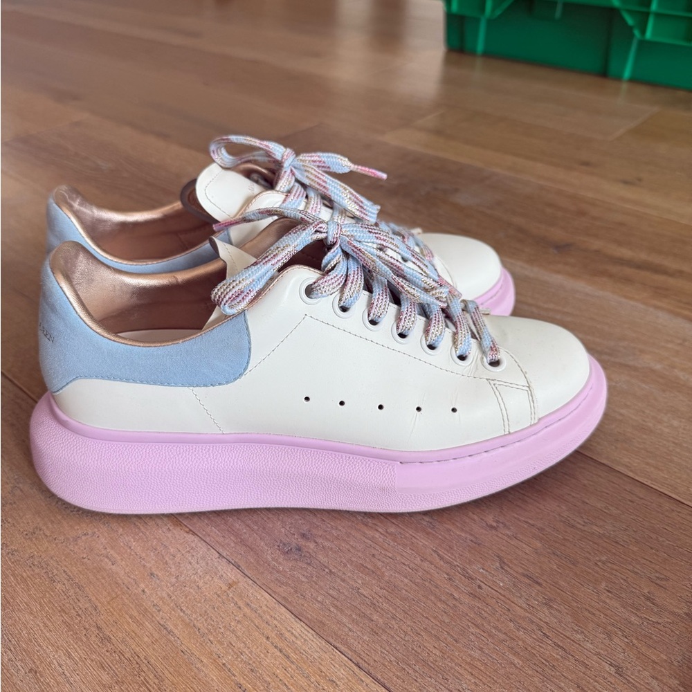 CROCS Pink Sneakers with Textured Sole Design